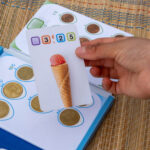 jeu pour apprendre à compter la monnaie : cartes avec code couleur
